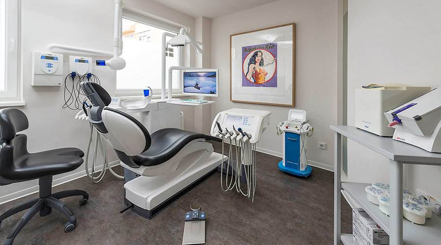 Behandlungszimmer Zahnarztpraxis Mainz